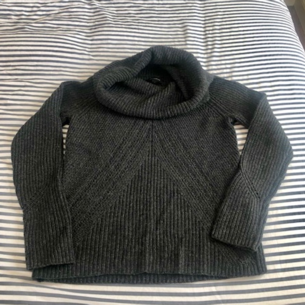 Ann Taylor Gray Turtleneck Sweater